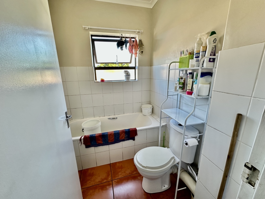 2 Bedroom Property for Sale in Goodwood Estate Western Cape
